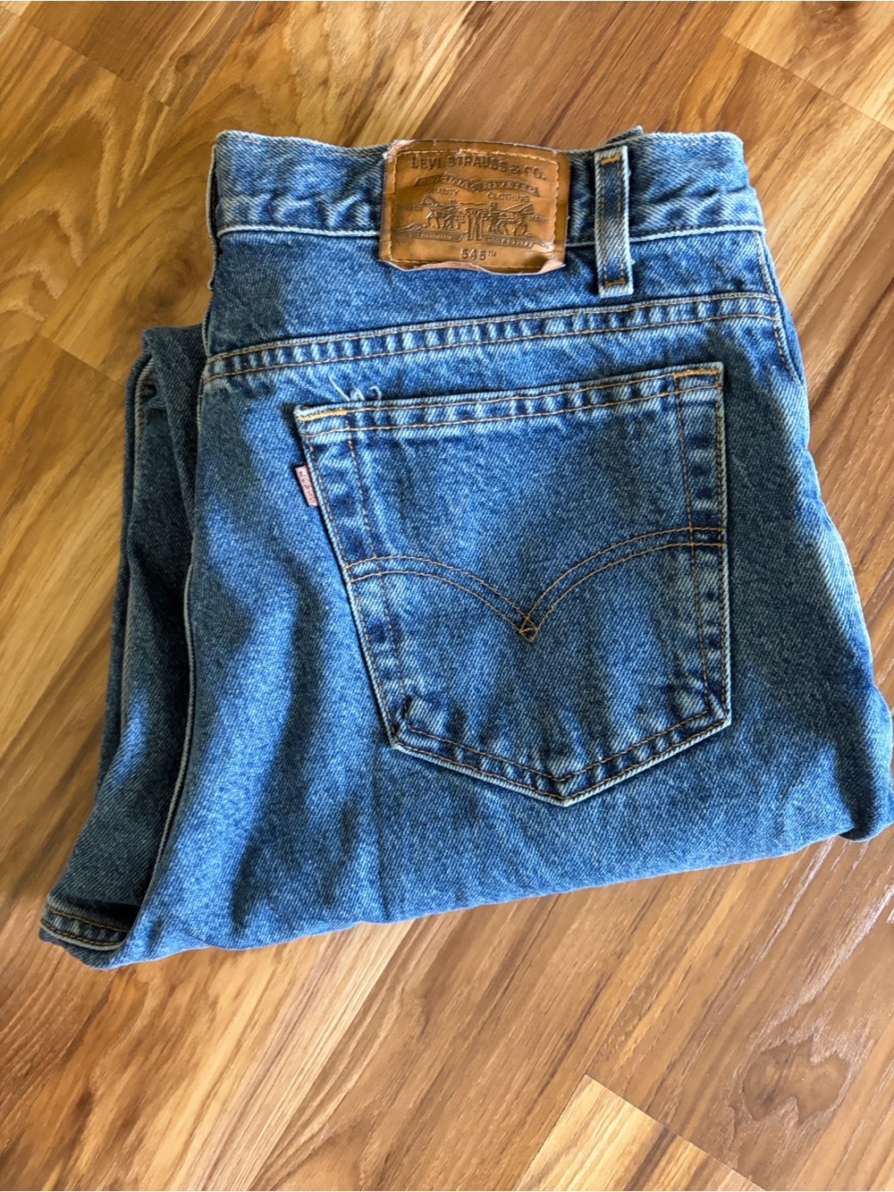 Vintage Levi’s 545 Loose Denim Jeans 2001